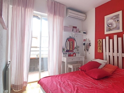 Habitación en piso de 3 dormitorios en Villa de Vallecas, Madrid.