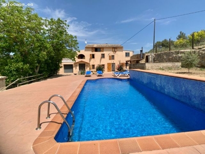 PARA AMANTES DE LA PAZ ESPECTACULAR MASIA CON PISCINA Y ARBOLES FRUTALES!