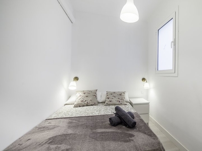 Se alquila habitación en apartamento de 5 dormitorios, Poble Sec, Barcelona