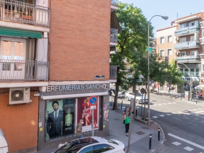 Se alquila habitación en residencia en Palomeras Bajas, Madrid