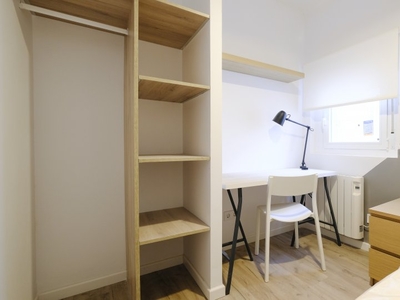 Se alquila habitación moderna en apartamento de 3 dormitorios en Getafe