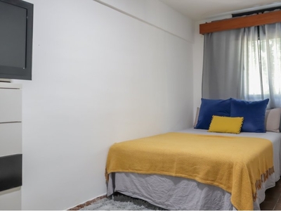 Se alquilan habitaciones en apartamento de 3 dormitorios en Madrid