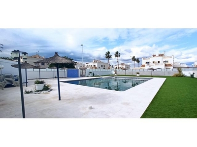 Se vende duplex con piscina en Torrevieja sin amueblar!