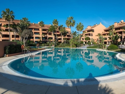 Apartamento en venta en Puerto Banus, Marbella, Málaga