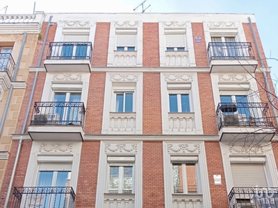 Edificio 2 habitaciones de 48 m² en Madrid (28039)