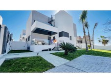 Venta Casa adosada en Calle vertedera Vélez-Málaga. Nueva con terraza 241 m²