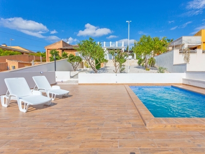 Casa en venta en Los Balcones, Alicante