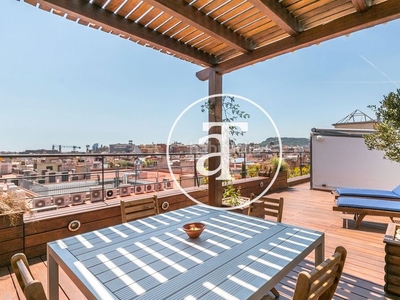 Alquiler ático dúplex de alquiler temporal de 1 habitación y terraza privada a pasos de plaza catalunya en Barcelona