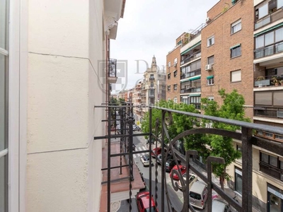 Alquiler piso en garcía de paredes 24 vivienda de dos habitaciones en Trafalgar, chamberí no amueblado en Madrid