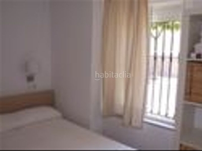 Apartamento en el pleno corazon Centro, muy luminoso, en muy buen estado, portero automatico, aparcamiento en la calle, al lado de todos servicios, cerca de campos de golf. en Estepona