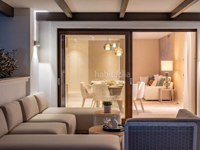 Ático un fabuloso y moderno apartamento de 2 dormitorios en lomas del rey. en Marbella