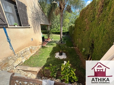 Casa pareada con 3 habitaciones con parking y aire acondicionado en Riba - roja de Túria