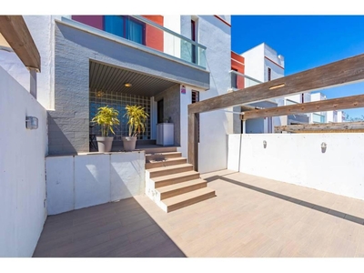 Venta Casa adosada Algeciras. Buen estado con terraza 139 m²