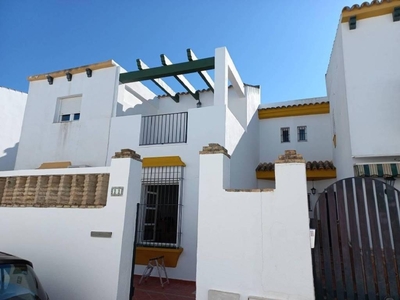 Venta Casa adosada Chiclana de la Frontera. Buen estado con terraza 110 m²