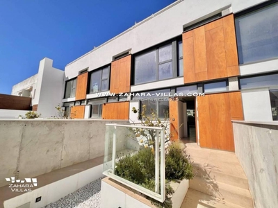 Venta Casa adosada en Avenida Sierra de Martin Tarifa. Nueva con terraza 210 m²