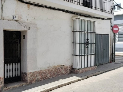 Venta Casa adosada en Calle Alsedo San Fernando. Plaza de aparcamiento con terraza 175 m²