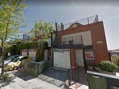 Venta Casa adosada en Calle Claudio Monteverdi Burgos. Buen estado plaza de aparcamiento con balcón calefacción individual 272 m²