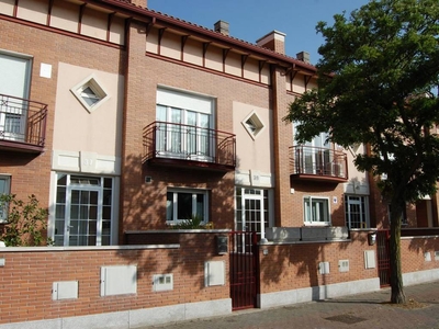 Venta Casa adosada en Calle Compositor Facundo Viña Valladolid. Buen estado 283 m²