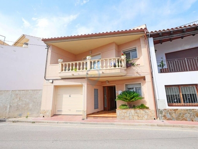 Venta Casa adosada en Calle de Pitarra Sant Feliu de Guíxols. Buen estado plaza de aparcamiento con balcón calefacción individual 188 m²