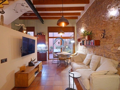 Venta Casa adosada en Calle Girona Sant Feliu de Guíxols. Buen estado calefacción individual 140 m²