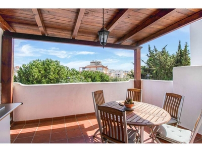 Venta Casa adosada en Calle JUAN RULFO Estepona. Buen estado 245 m²