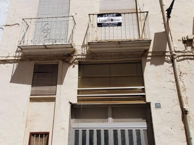 Venta Casa adosada en Calle los Silleros Segorbe. A reformar plaza de aparcamiento con balcón 212 m²