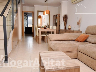 Venta Casa adosada en LÓm Blanc Almassora. Con terraza 107 m²