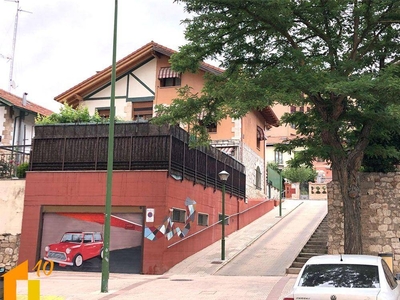 Venta Casa adosada en Los Pisones Burgos. Con terraza 256 m²