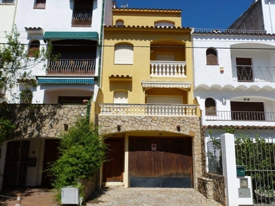 Venta Casa adosada en Port Moxo Castelló d'Empúries. Buen estado plaza de aparcamiento con balcón 204 m²