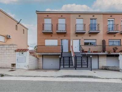 Venta Casa adosada en Urbanización Tosalet Cerdà. Buen estado 152 m²