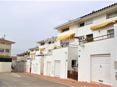 Venta Casa adosada Lloret de Mar. Muy buen estado plaza de aparcamiento con balcón calefacción central 150 m²