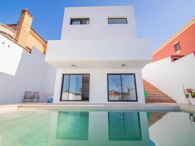 Venta Casa unifamiliar Algeciras. Con terraza 198 m²