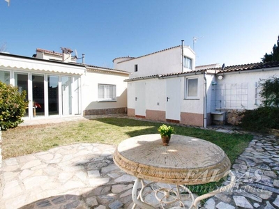 Venta Casa unifamiliar Castelló d'Empúries. Buen estado 127 m²