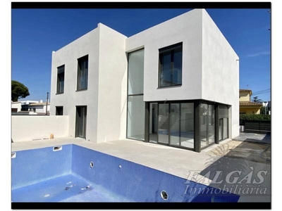 Venta Casa unifamiliar Castelló d'Empúries. Nueva 122 m²