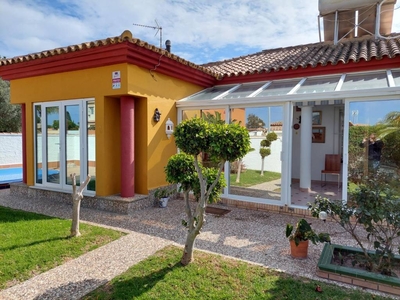 Venta Casa unifamiliar Chiclana de la Frontera. Con terraza 218 m²