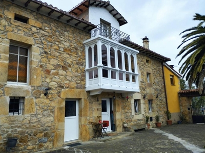 Venta Casa unifamiliar en Bº San Vicente De Toranzo 144 Corvera de Toranzo. Buen estado con balcón 461 m²