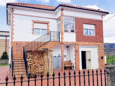 Venta Casa unifamiliar en Barrio La Penilla 40 Santa María de Cayón. Buen estado con terraza 194 m²