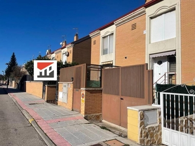 Venta Casa unifamiliar en Calle ANTONIO DIAZ CABAÑETE Azuqueca de Henares. Buen estado 200 m²