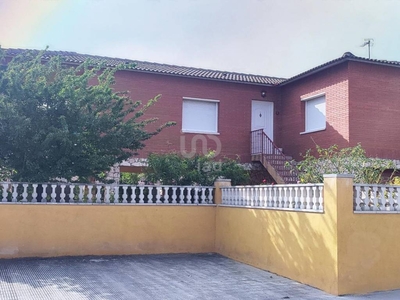 Venta Casa unifamiliar en Calle Carrer Colibrí 4 El Vendrell. Buen estado con terraza 242 m²