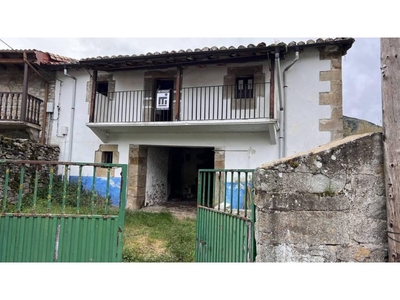 Venta Casa unifamiliar en Calle LA LAMA 65 Espinosa de los Monteros. A reformar 200 m²
