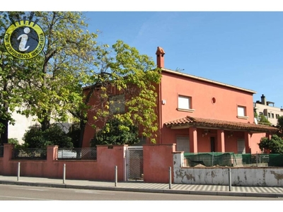 Venta Casa unifamiliar en Calle La Pau Figueres. A reformar 309 m²