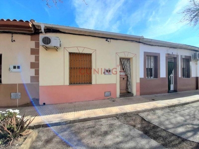 Venta Casa unifamiliar en Calle Logrosán Cáceres. Buen estado 95 m²
