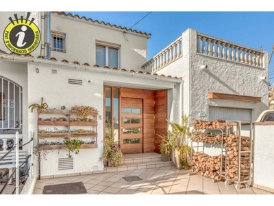 Venta Casa unifamiliar en Calle Noguera Castelló d'Empúries. Buen estado con terraza 140 m²