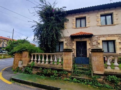 Venta Casa unifamiliar en Calle Santa Teresa 3 Torrelavega. Buen estado con terraza 154 m²