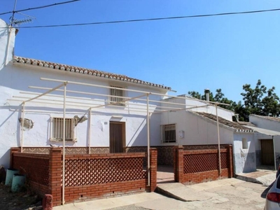 Venta Casa unifamiliar en las tres Leguas Cártama. A reformar calefacción individual 229 m²