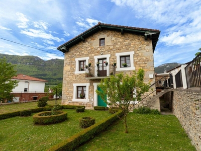 Venta Casa unifamiliar en Lezana Valle de Mena. Con terraza 484 m²