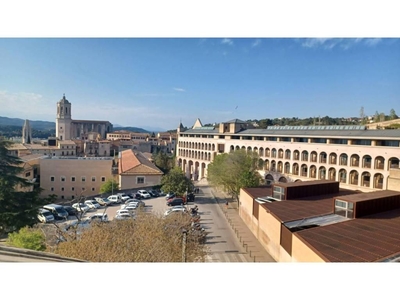 Venta Casa unifamiliar Girona. A reformar con terraza 180 m²