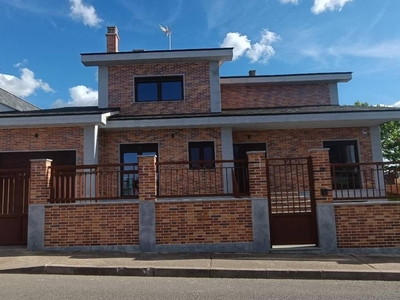 Venta Casa unifamiliar Villamayor. Con balcón