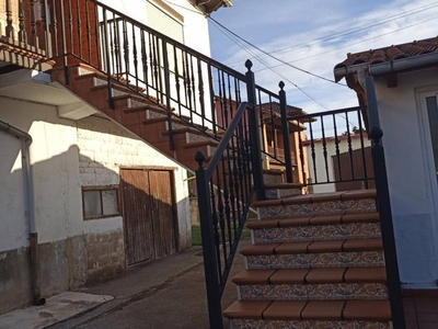 Venta Chalet en Calle Mies del Agua centro Los Corrales de Buelna. 110 m²