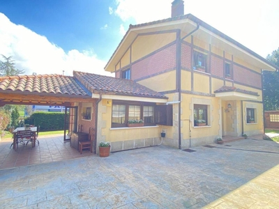 Venta Chalet en Sobremazas - B Torrejon Medio Cudeyo. Calefacción central 136 m²